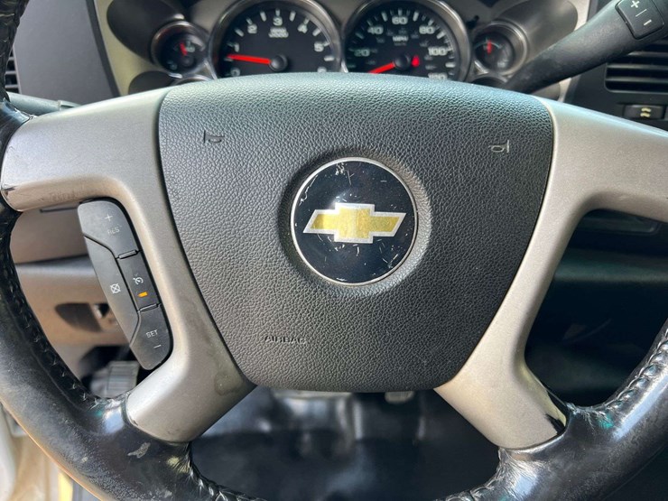 2011-chevrolet-2500hd-image-31