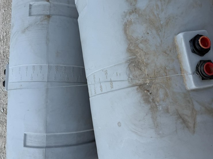 kinze-150-gal-liquid-fertilizer-tanks-image-11