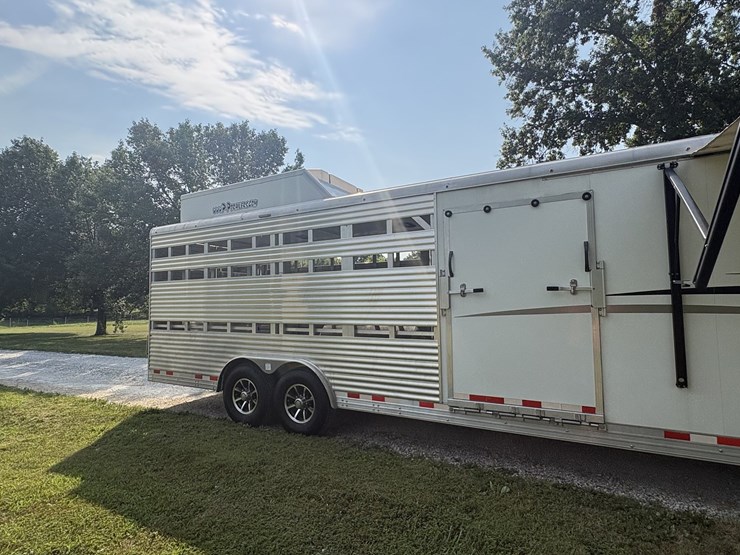 2018-bison-8011ldstlt-stock-combo-living-quarters-trailer-image-4