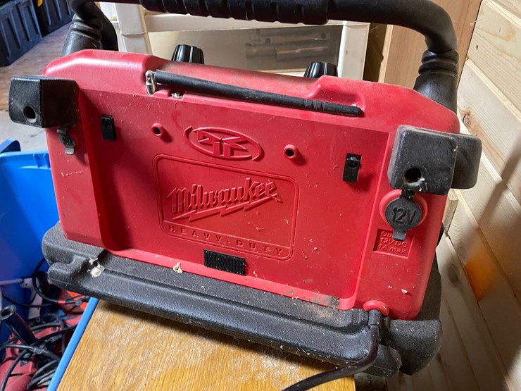 #10181-•-milwaukee-jobsite-radio-image-8