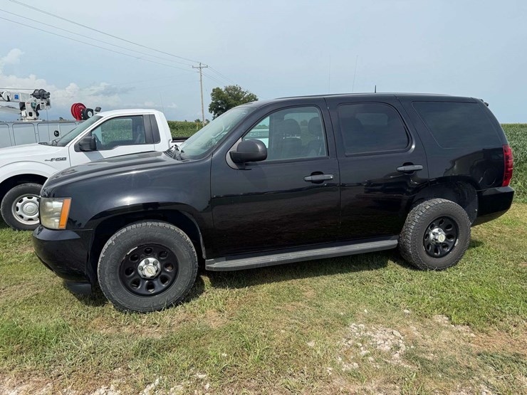 2011-chevrolet-tahoe-image-18