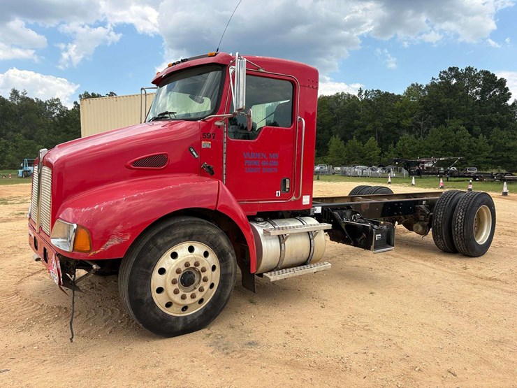 2008-kenworth-t300-image-1