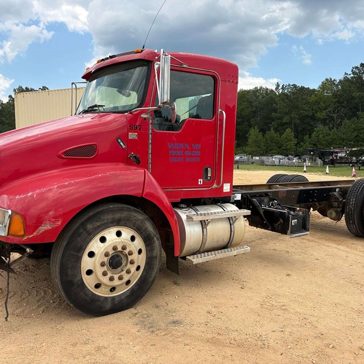 2008 KENWORTH T300