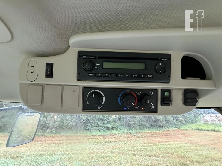 2014-john-deere-6190r-image-31