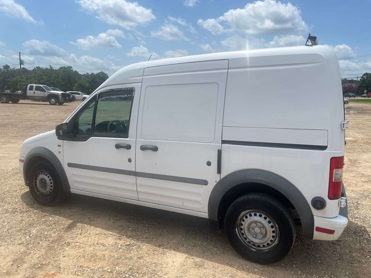 2011-ford-transit-connect-image-2