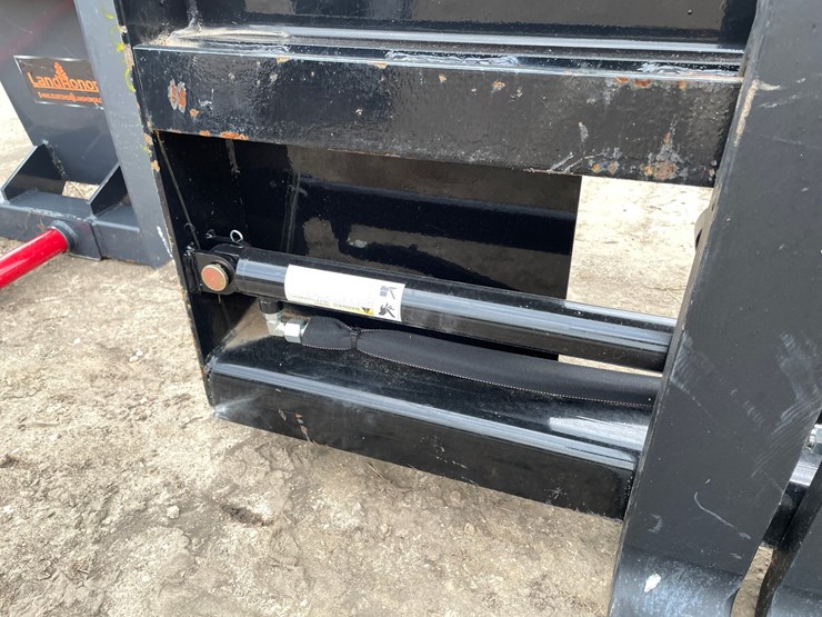 #9799-•-wolverine-hydraulic-pallet-fork-attachment-image-10