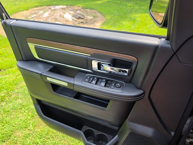 2014-dodge-1500-image-43