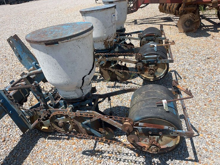 ford-4-row-burch-planter-image-7
