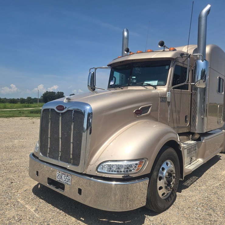 2015 PETERBILT 386
