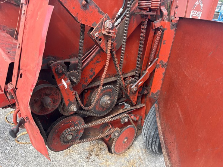 hesston-5540-image-8