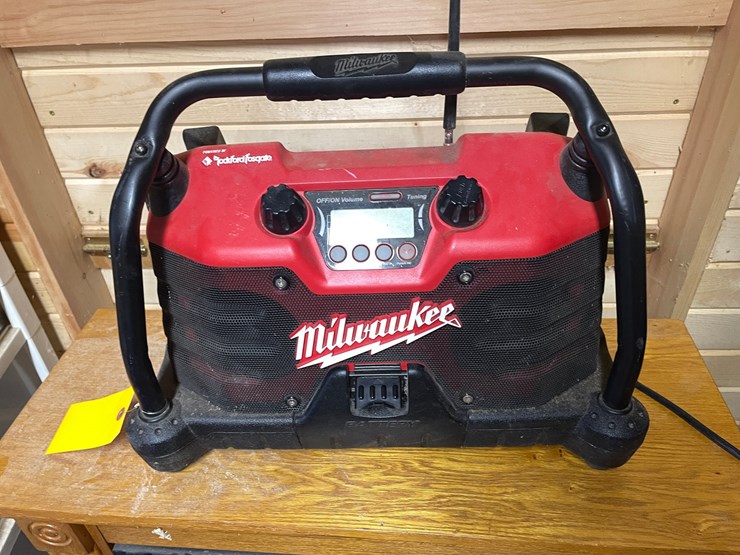 #10181-•-milwaukee-jobsite-radio-image-3