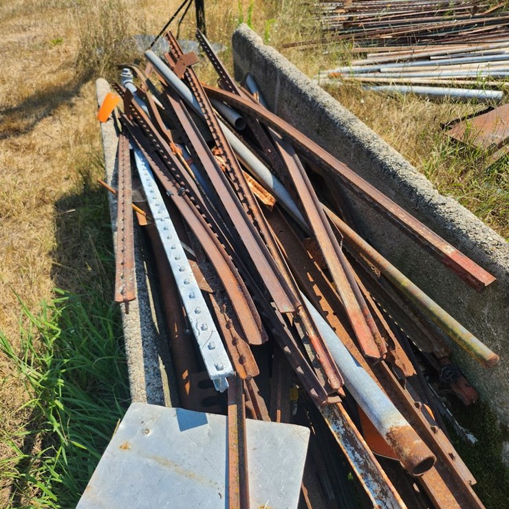 #2829 • Large Pile of Used T Posts