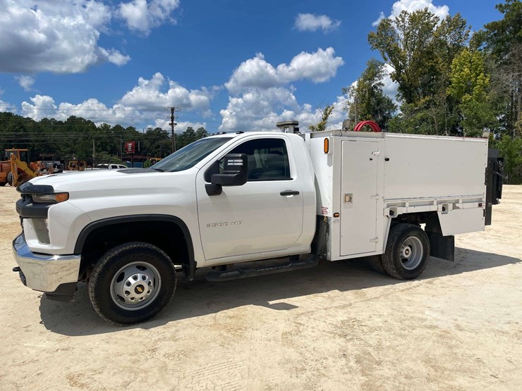 2021-chevrolet-silverado-3500-image-1