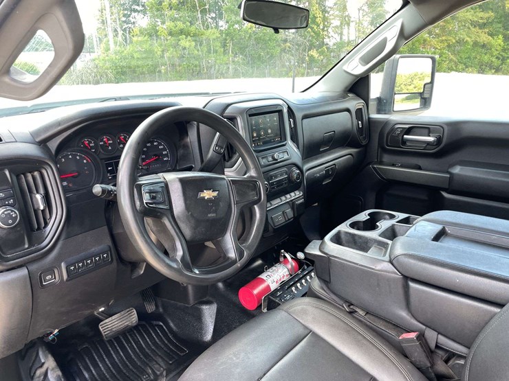 2022-chevrolet-silverado-3500-image-12