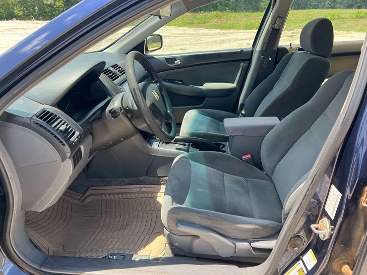 2006-honda-accord-4-door-sedan-(241,528-miles)-image-14