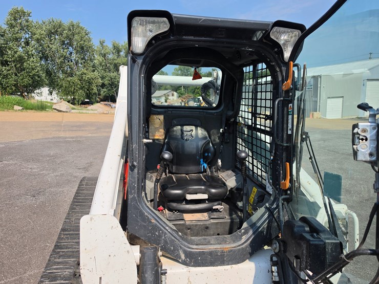 2023-bobcat-t770-image-19