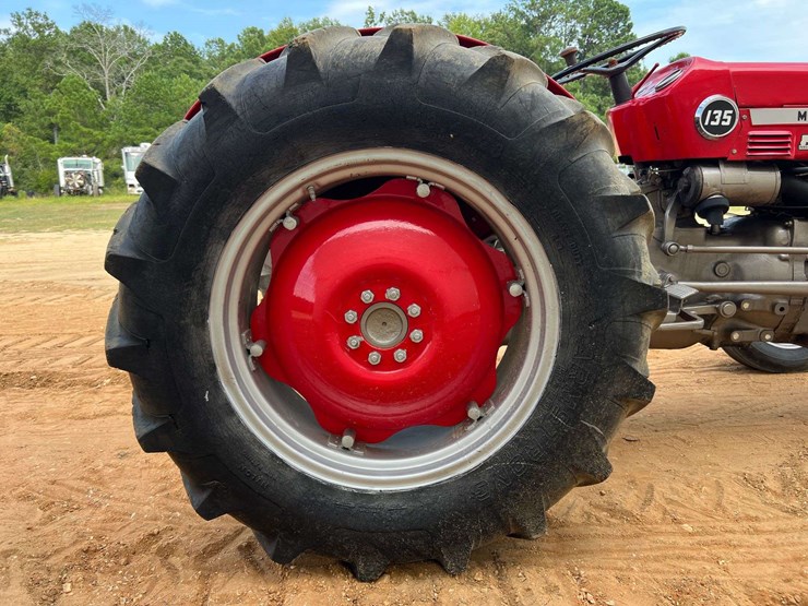 massey-ferguson-135-image-17