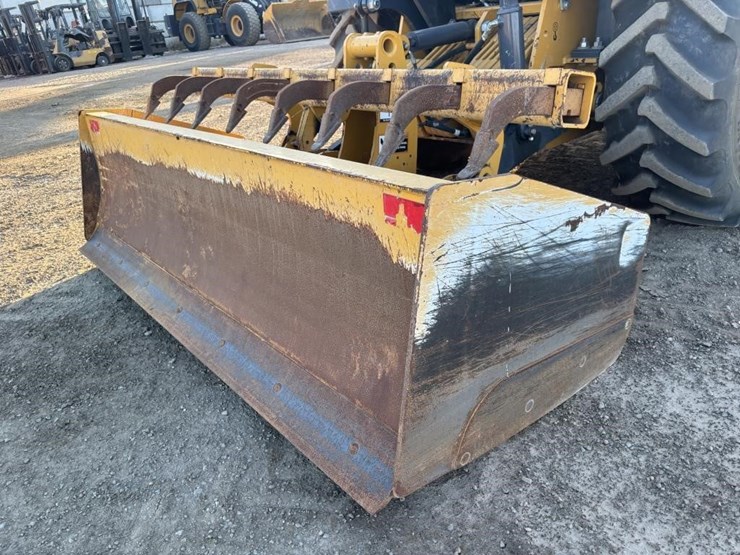 2020-deere-210l-image-20