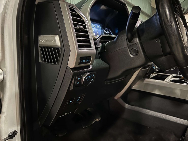 2017-ford-f250-lariat-image-37