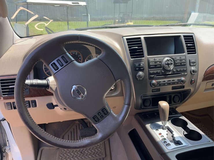 2011-nissan-armada-image-10