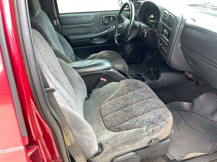 2002-chevrolet-s10-image-18