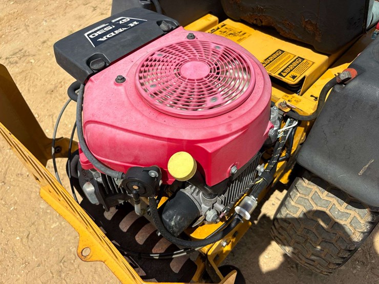 hustler-fasttrak-42"-zero-turn-lawn-mower-image-9