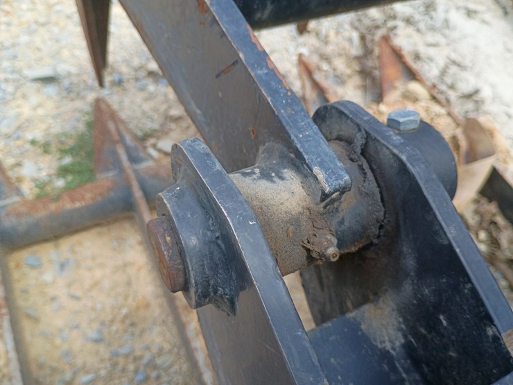 #24622-•-blue-diamond-rock-grapple-bucket-image-18