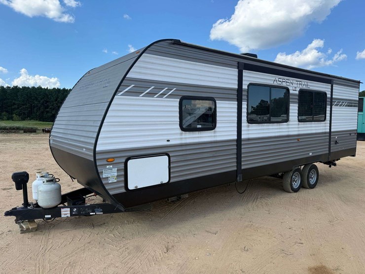 2021-keystone-bumper-pull-camper-image-1