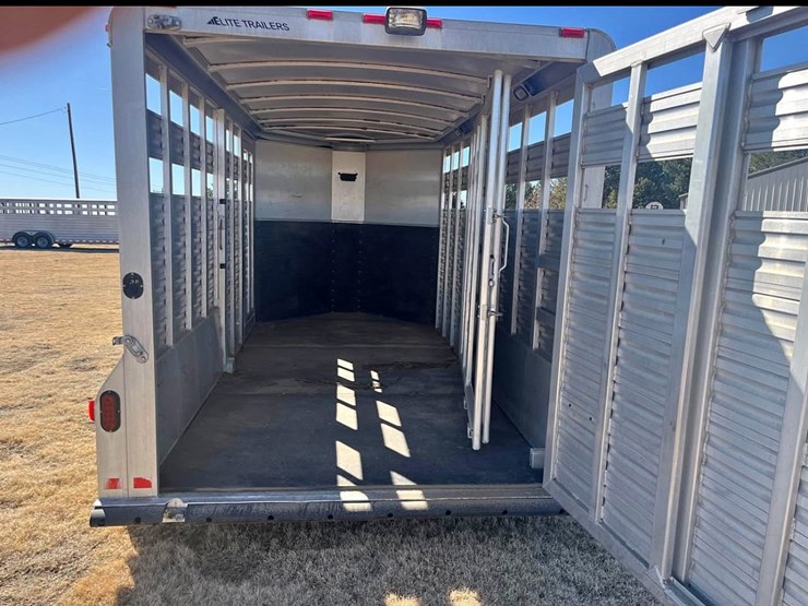 2025-platinum-18'-x-8"-livestock-trailer-image-6