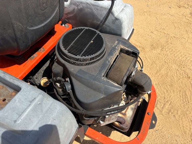 husqvarna-42"-zero-turn-lawn-mower-image-16