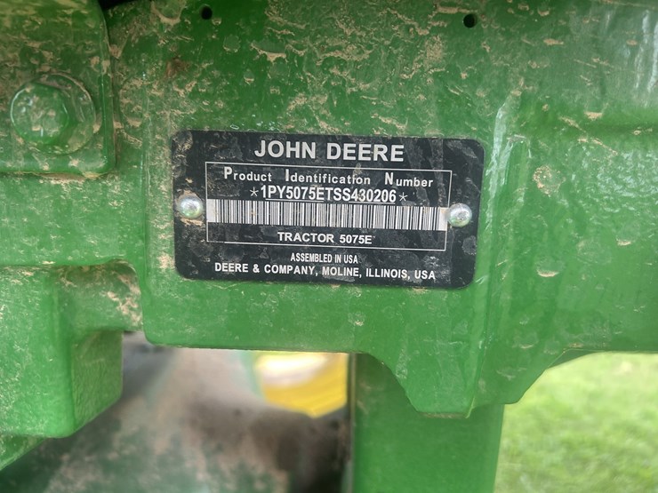 2024-john-deere-5075e-image-22