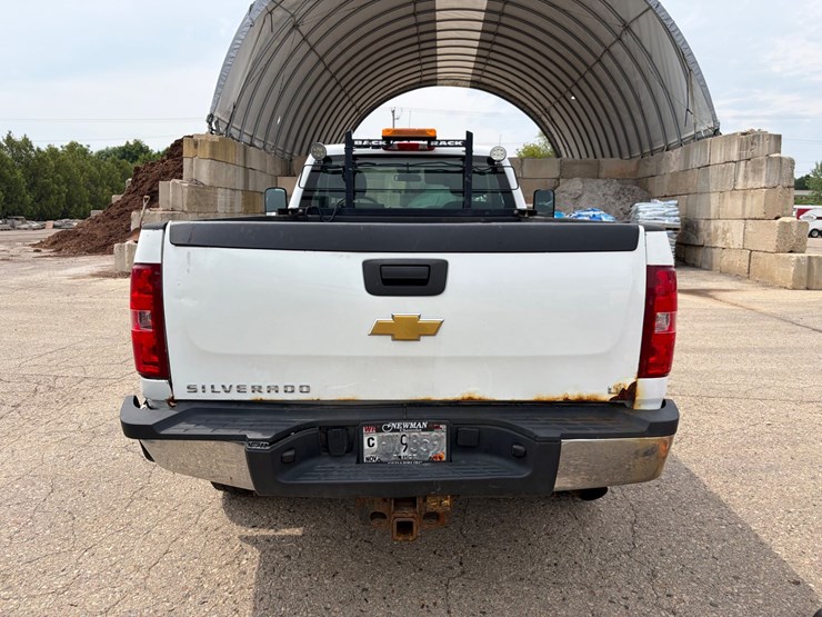 2014-chevrolet-3500-image-5