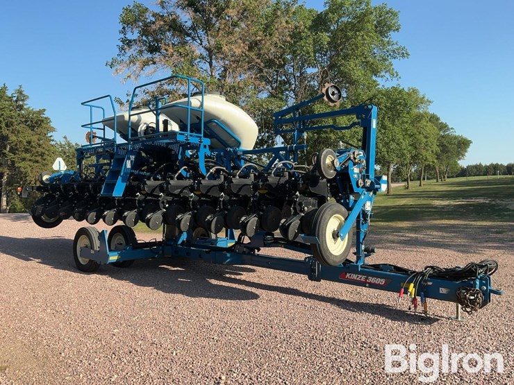 2021-kinze-3605-image-3