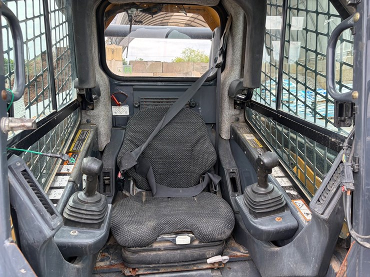 deere-326d-image-11