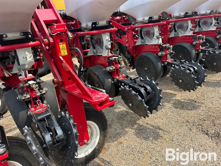 2013-massey-ferguson-8180-16r30-planter-image-14