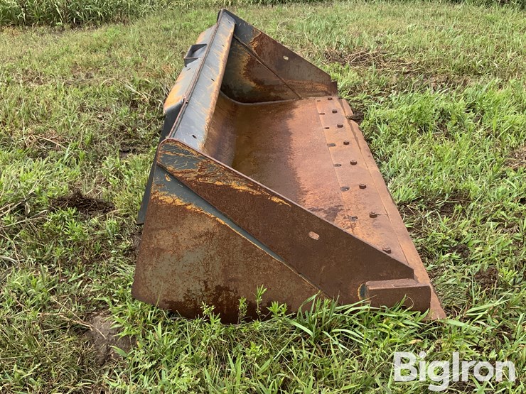 cnh-78"-heavy-duty-low-profile-skid-steer-bucket-image-4