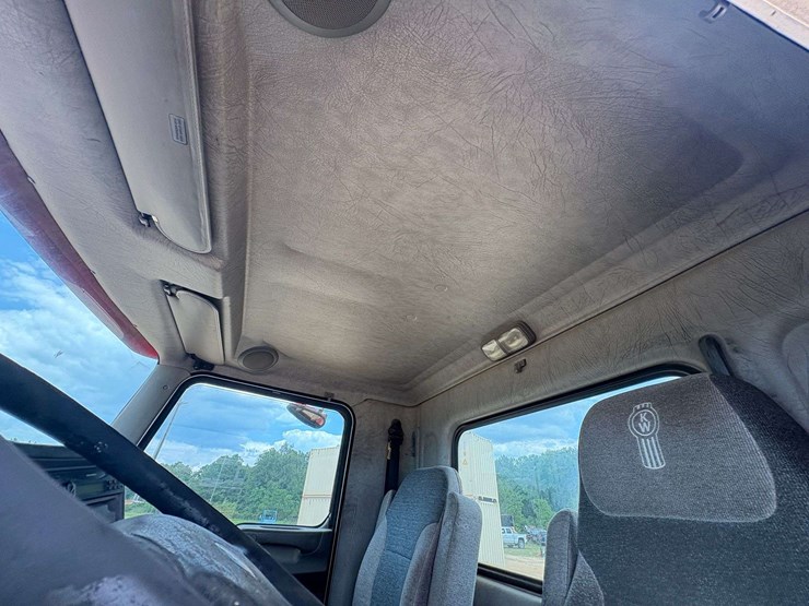2008-kenworth-t300-image-19