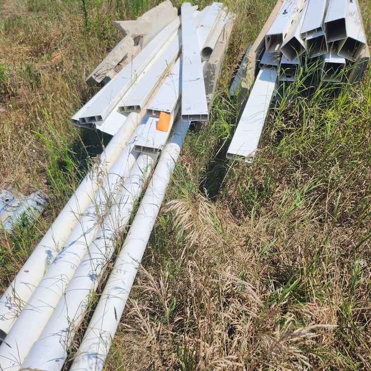 #2825 • (18) PVC Pipes and Vinyl Fence Posts