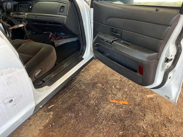 2004-ford-crown-vic-(211,135-miles)-image-39