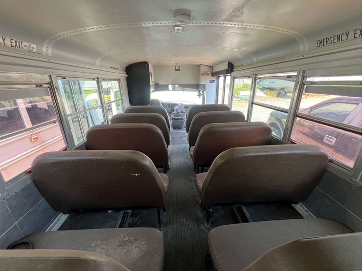 2001-chevrolet-express-bus-image-17