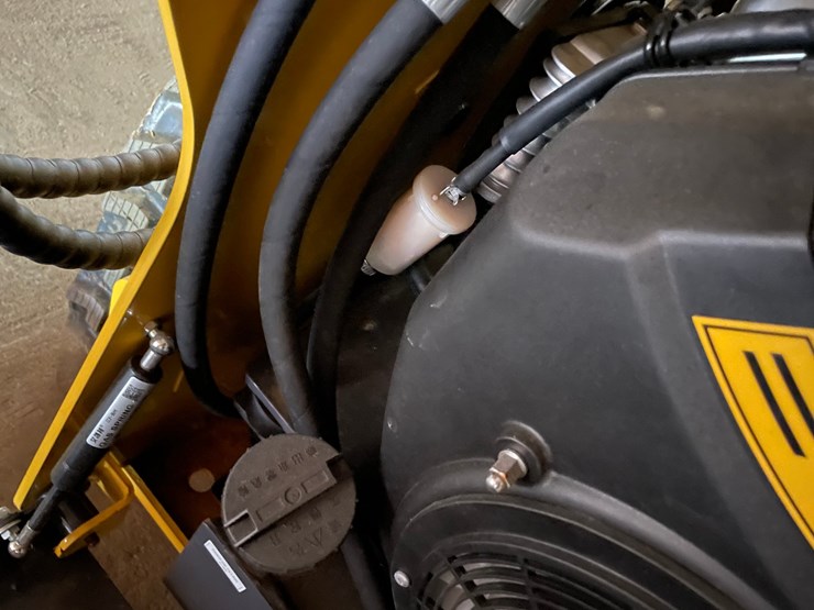 #9732-•-land-hero-mini-skid-steer-loader-image-22