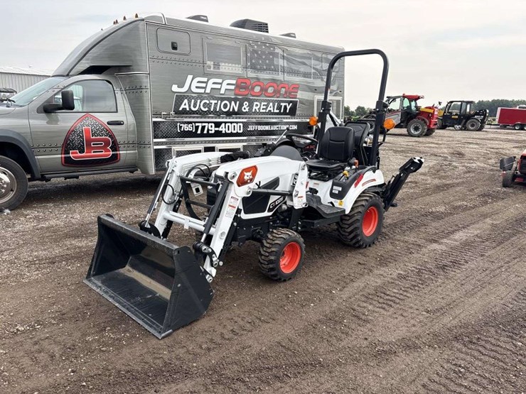 bobcat-1021-with-loader-and-12-backhoe-bucket-image-1