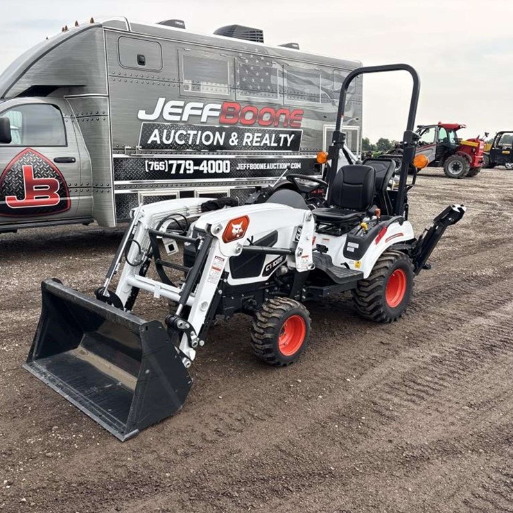 Bobcat 1021 with Loader and 12 Backhoe Bucket