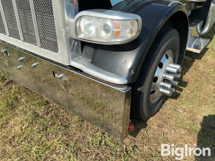 2017-peterbilt-389-image-9
