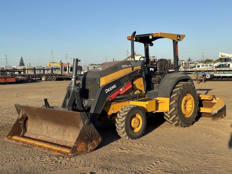 2020-deere-210l-image-1