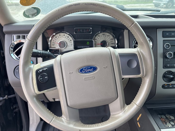 2013-ford-expedition-image-12