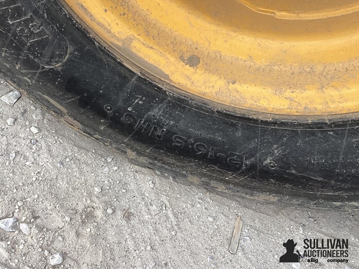 2016-deere-320e-image-20