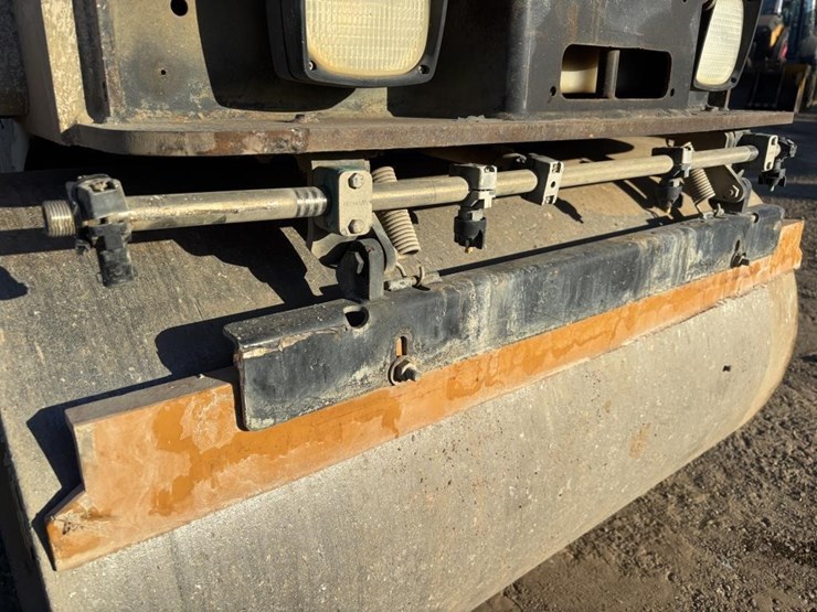 2006-caterpillar-cb-224e-image-16