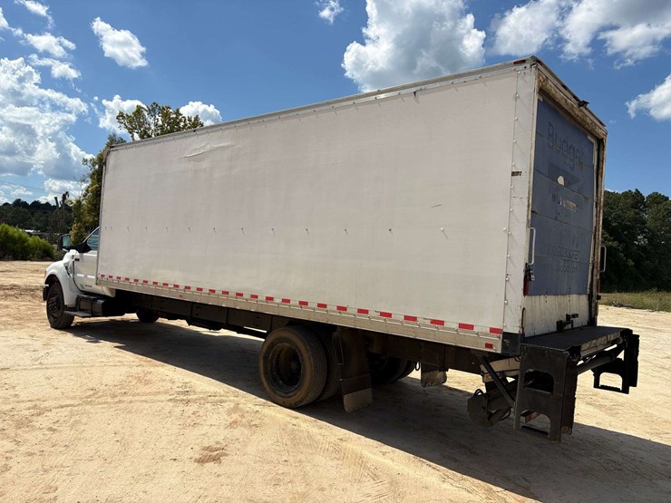 2013-ford-f750-image-2