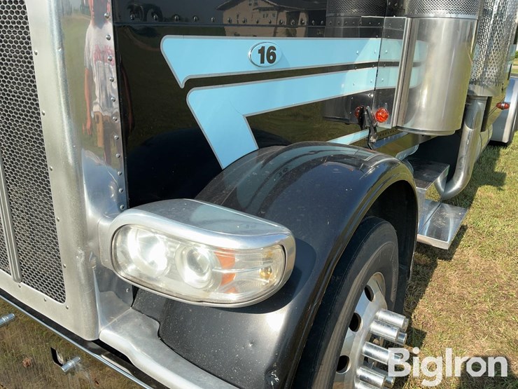 2017-peterbilt-389-image-10